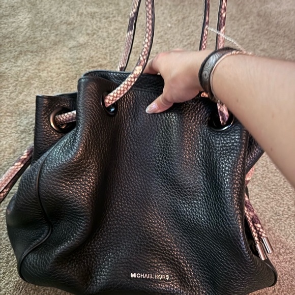 Michael Kors black handbag with snakeskin print handles - Picture 7 of 11